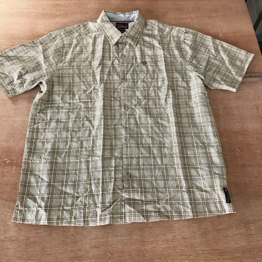 Quicksilver Shirt Men L Brown Plaid Button Up Pocket Short Sleeve Collared 18889